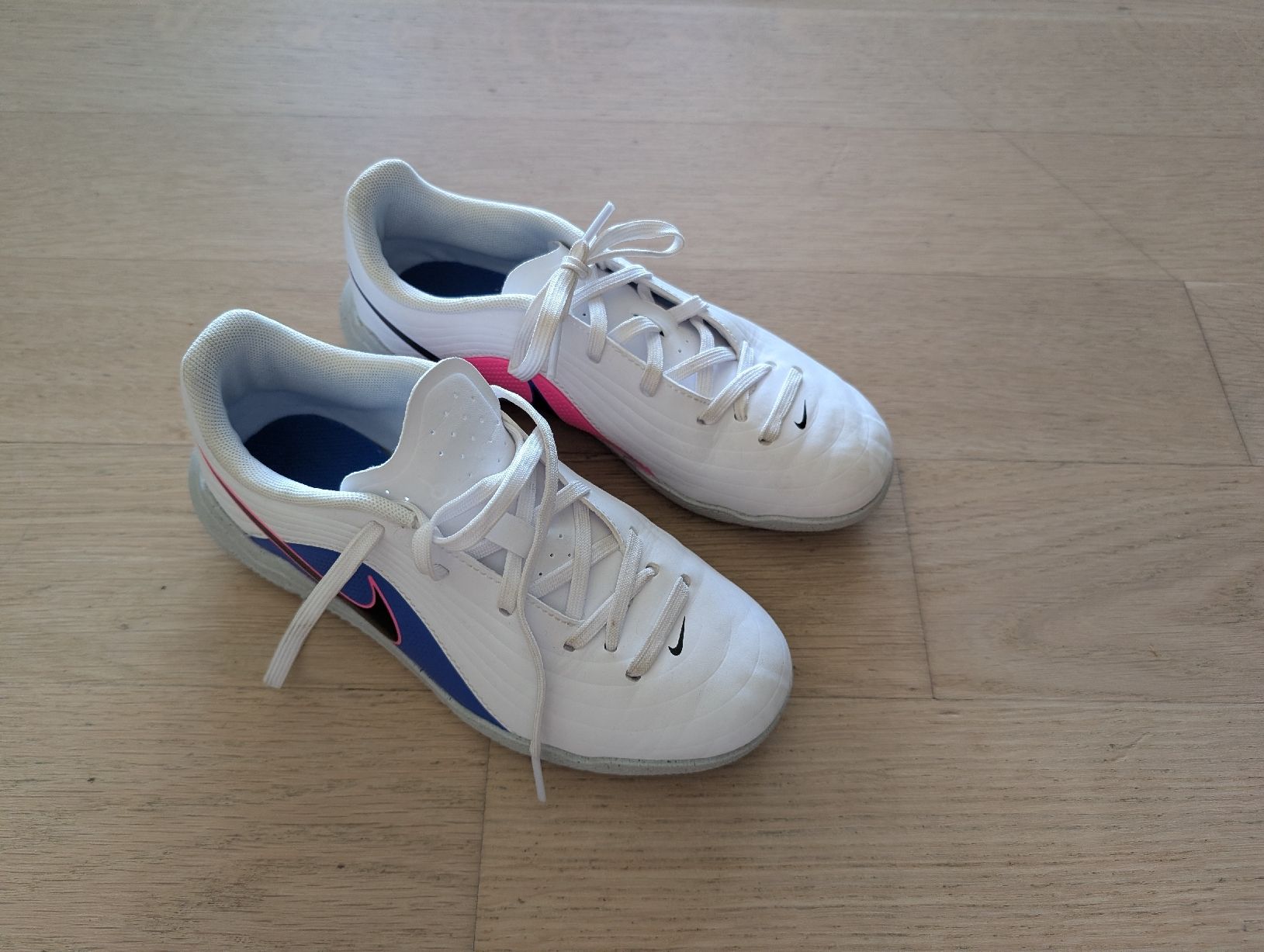 Nike Scarpe da uomo: Nike Indoorschuh 34 neuwertig – Nuovo (secondo la descrizione) da Solothurn venduto da Smfr