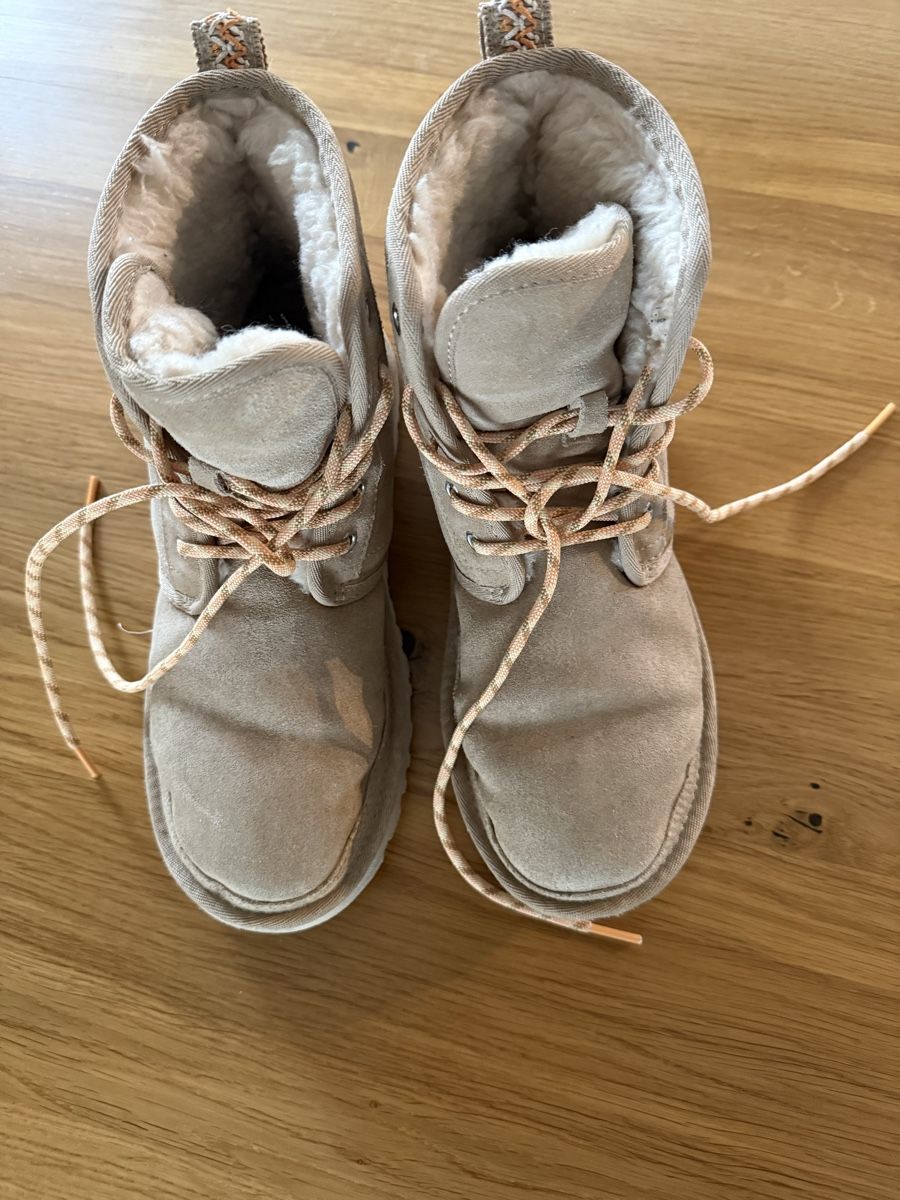 Scarpe da donna: UGG Boots 39 – Usato da Boncourt venduto da Doodle