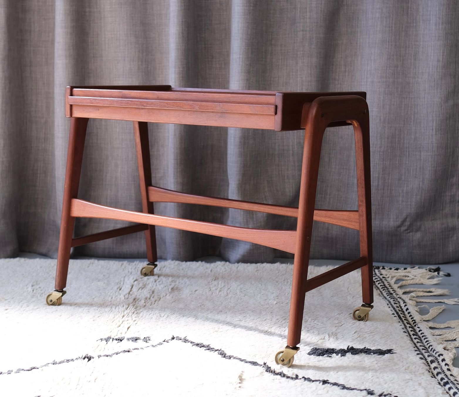 Dessertes: Danish Teak serving cart 1960,s – D'occasion à Bern par Zmodern_VIN 3