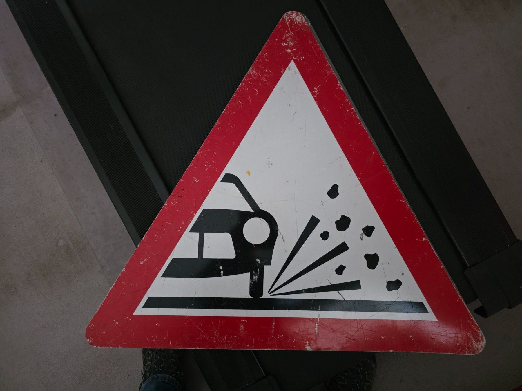 Insegne: Verkehrs Warn Signal Tafel 85 cm Schild Rollsplit – Usato da Walterswil BE venduto da Lonitti