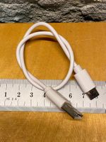 Weisses USB-C Kabel, praktisch für unterwegs!