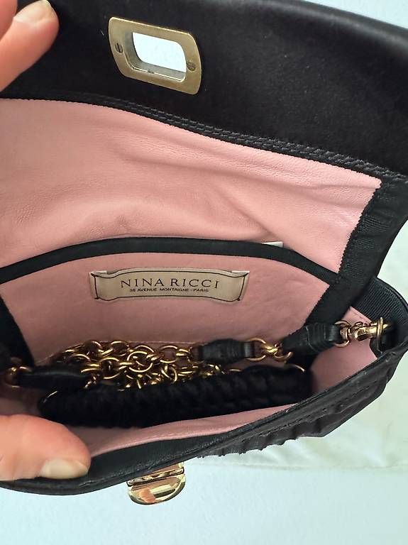 Sacs femmes: Pochette en Satin Nina Ricci – D'occasion à Genève par hya_ccc8 2