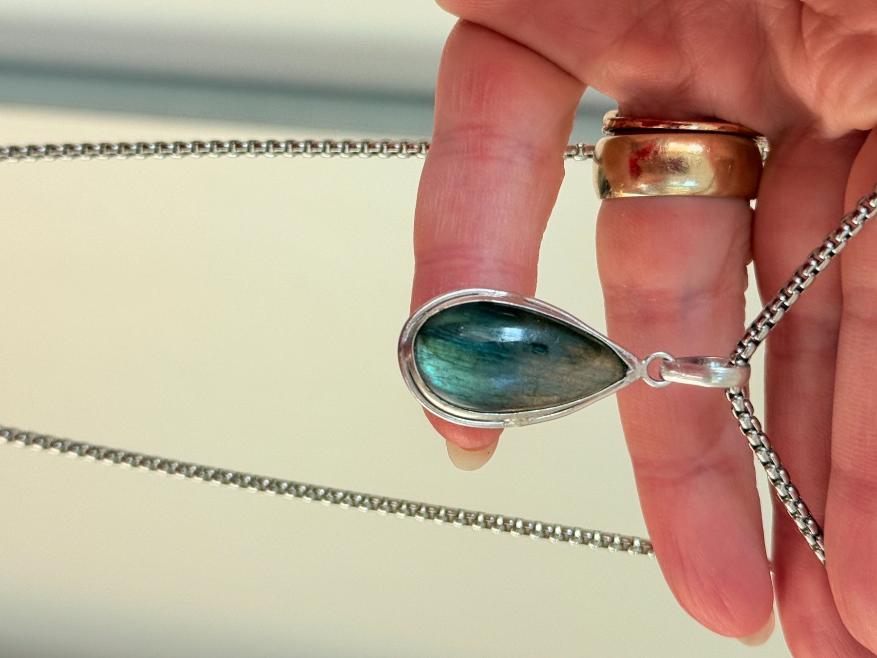 Catenine: Collier avec pendentif en labradorite naturelle – Nuovo e nell'imballaggio originale da Genève venduto da AGBERG 1