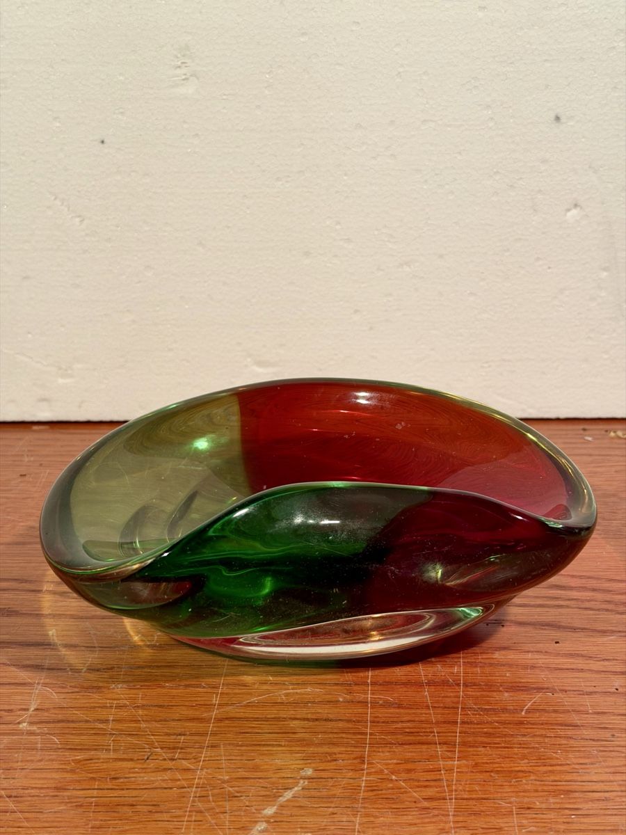 Portacenere: Vintage Emerald Green & Ruby Swirl Glass Ashtray Dish – Usato da Lausanne venduto da vas_mbk2 3