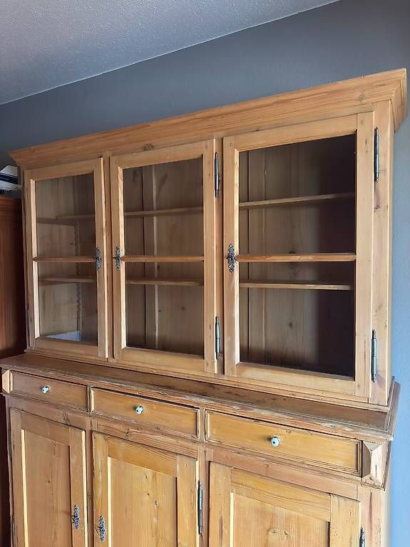 Credenze: Bauernbuffet aus Holz mit Vitrine – Usato da Fehraltorf venduto da nyf_g869 1