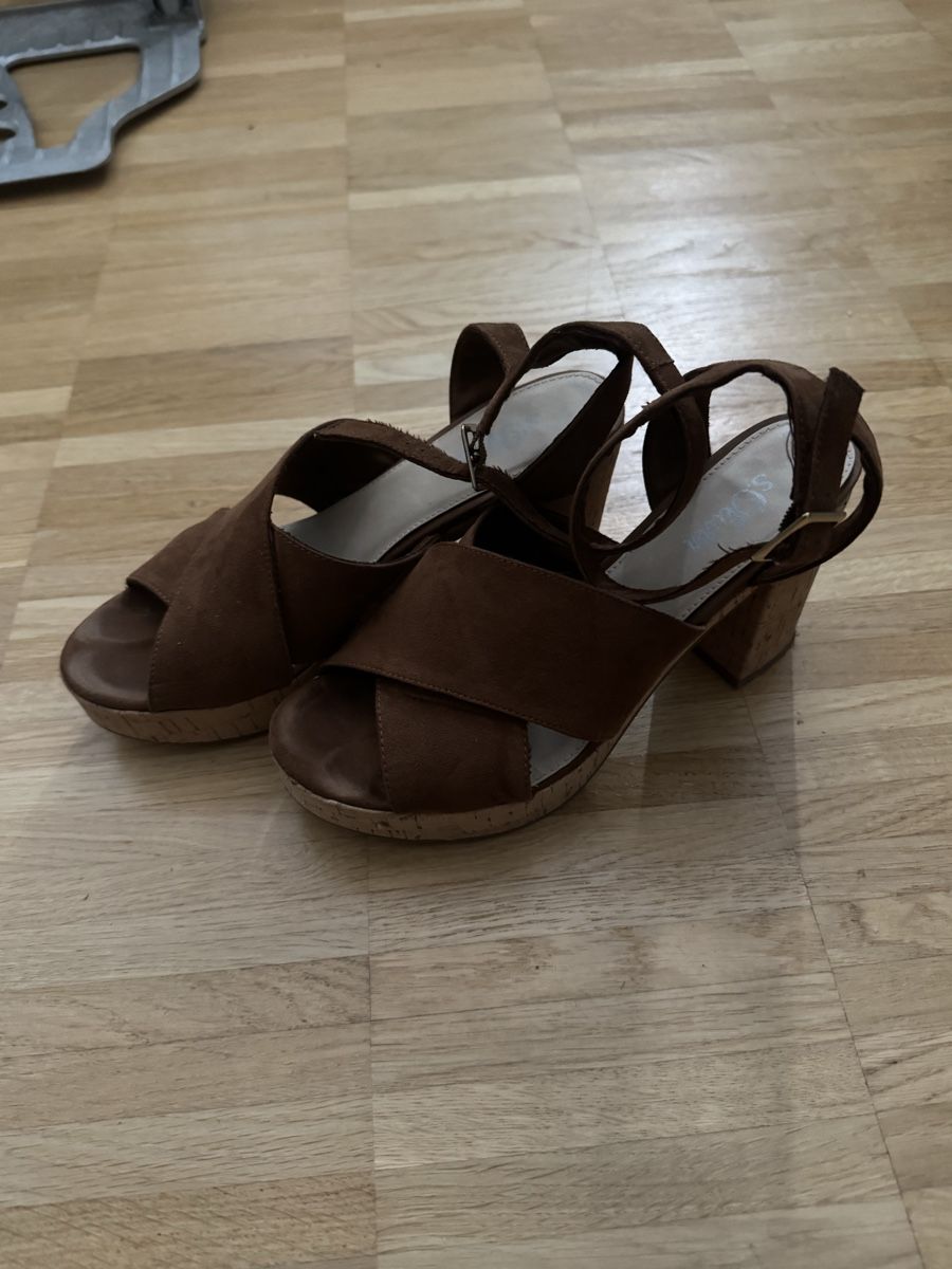 S.Oliver Scarpe da donna: Sandales compensées S.Oliver marron taille 39 bon état – Usato da Meyrin venduto da mai_pl7s