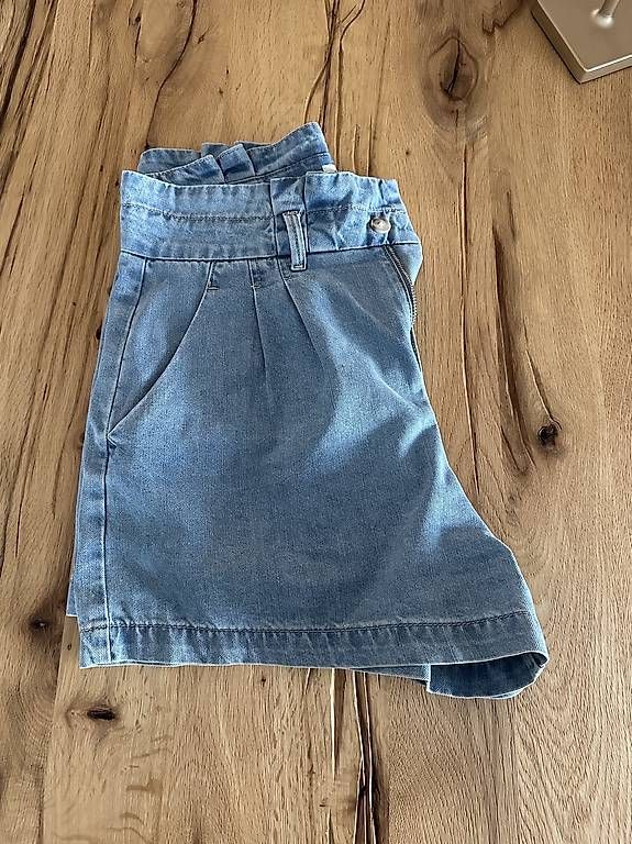 Jeans: Jeans-Shorts (L) – Usato da Füllinsdorf venduto da Neewmi