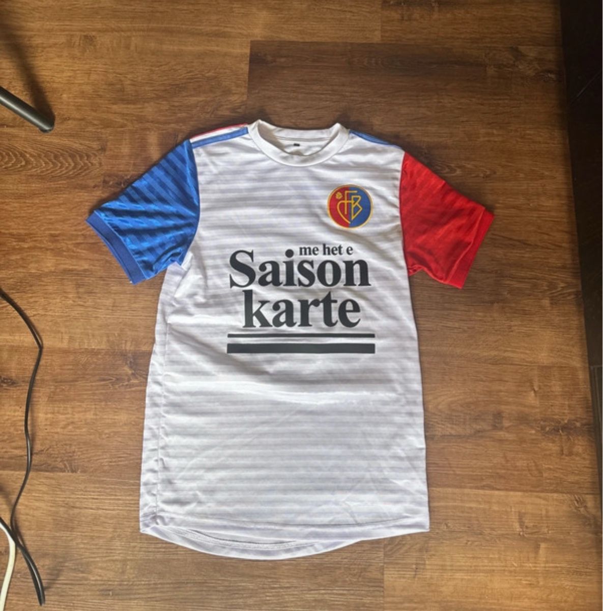 Leibchen & Hosen: FC Basel Trikot XL – Gebraucht aus grandvaux von SwissOnTracksHO