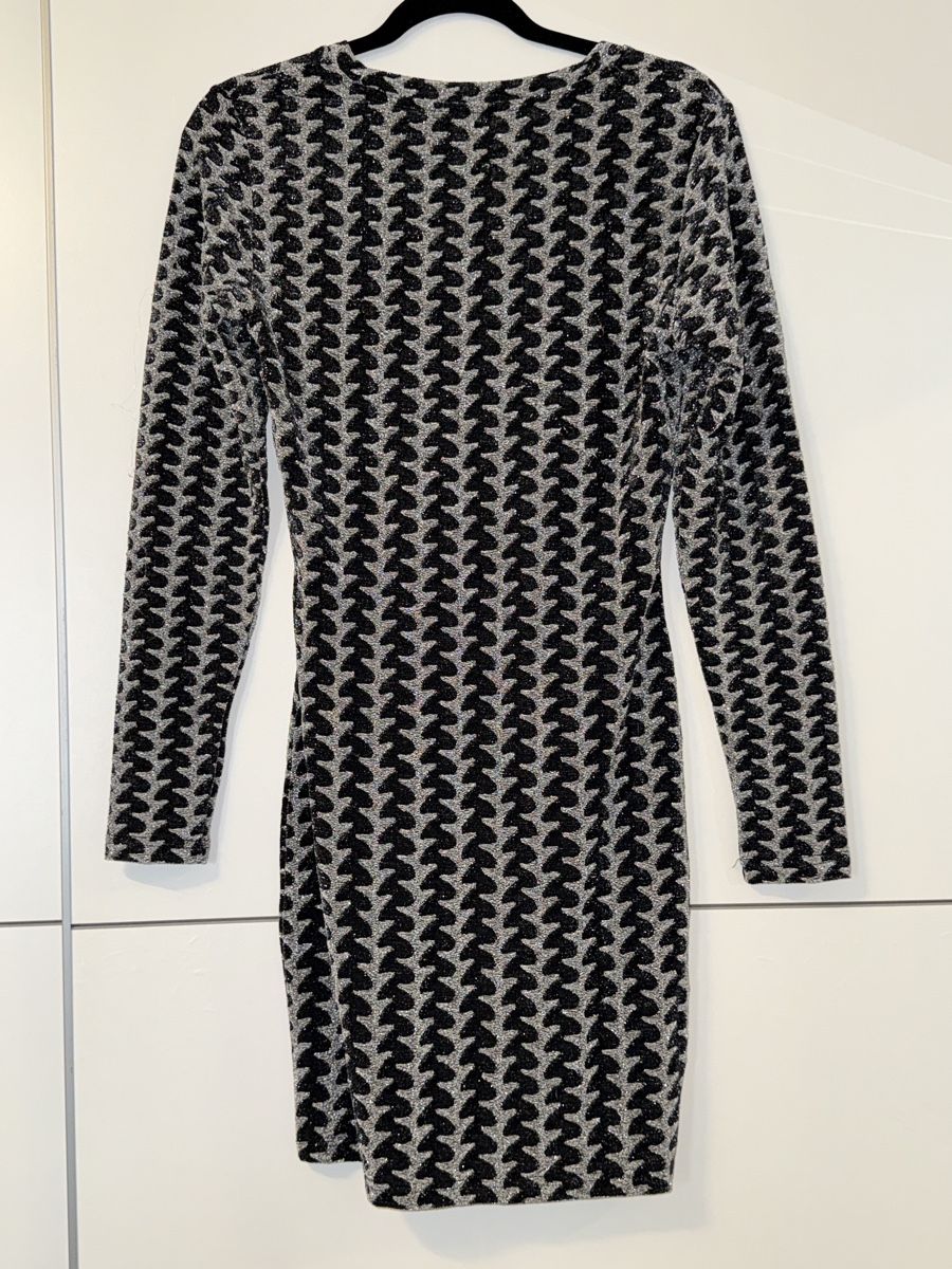 Robes: GEMUSTERTES LANGARMKLEID – Neuf (Voir description) à Schlieren par kle_dis