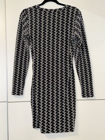 GEMUSTERTES LANGARMKLEID