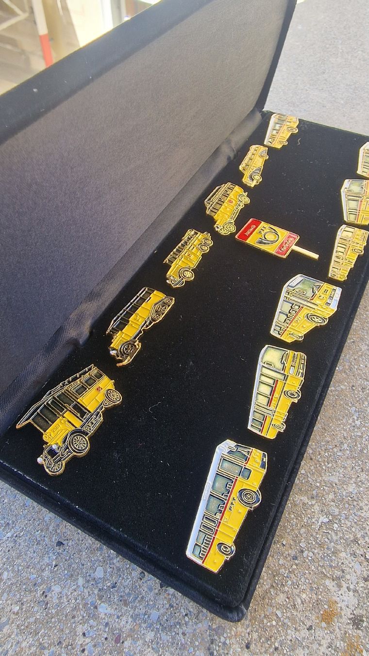 Plaketten & Abzeichen: Seltene PTT Postauto Pin Sammlung – Gebraucht aus Chur von Jotty 2