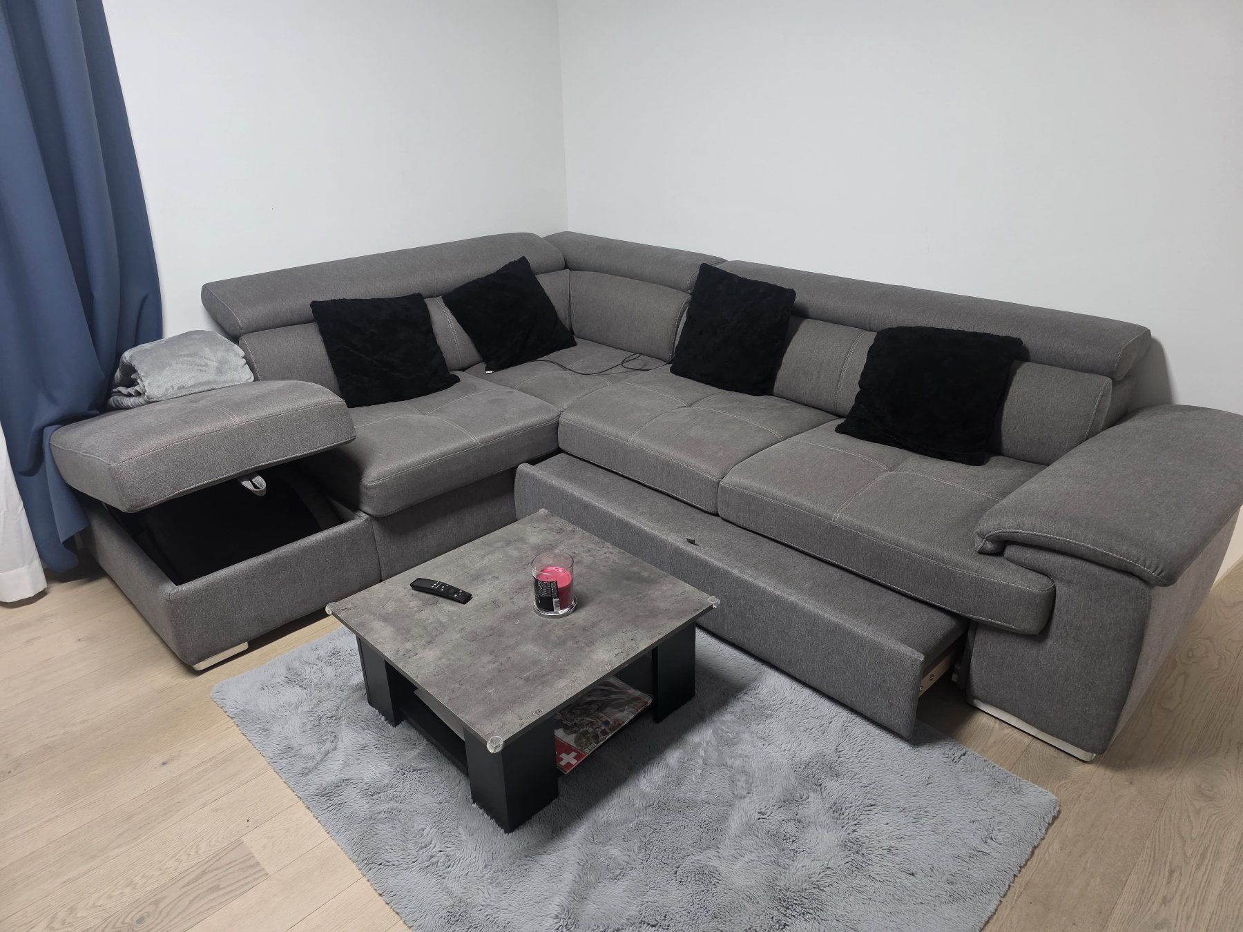 Divani: Graues Ecksofa – Usato da Näfels venduto da M00RlssE90
