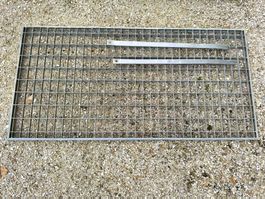 Gitterrost Metall verzinkt 1030x510mm m. Einbruchssicherung