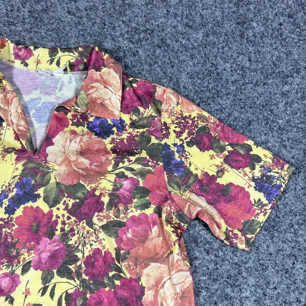 Magliette Polo: Floral polo vintage  – Usato da La Sagne NE venduto da Matlasape 1