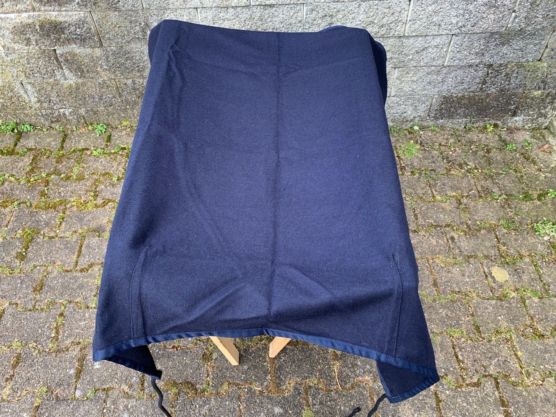 Carrozze: schöne dunkelblaue Bockdecke – Usato da Feldbach venduto da Olive1 1