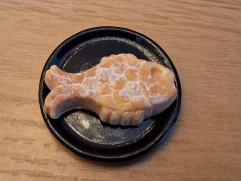 Case e mobili per bambole: Puppenhaus Chilbi Mandel Fisch – Nuovo (secondo la descrizione) da Zürich venduto da HandmadeTinyFood