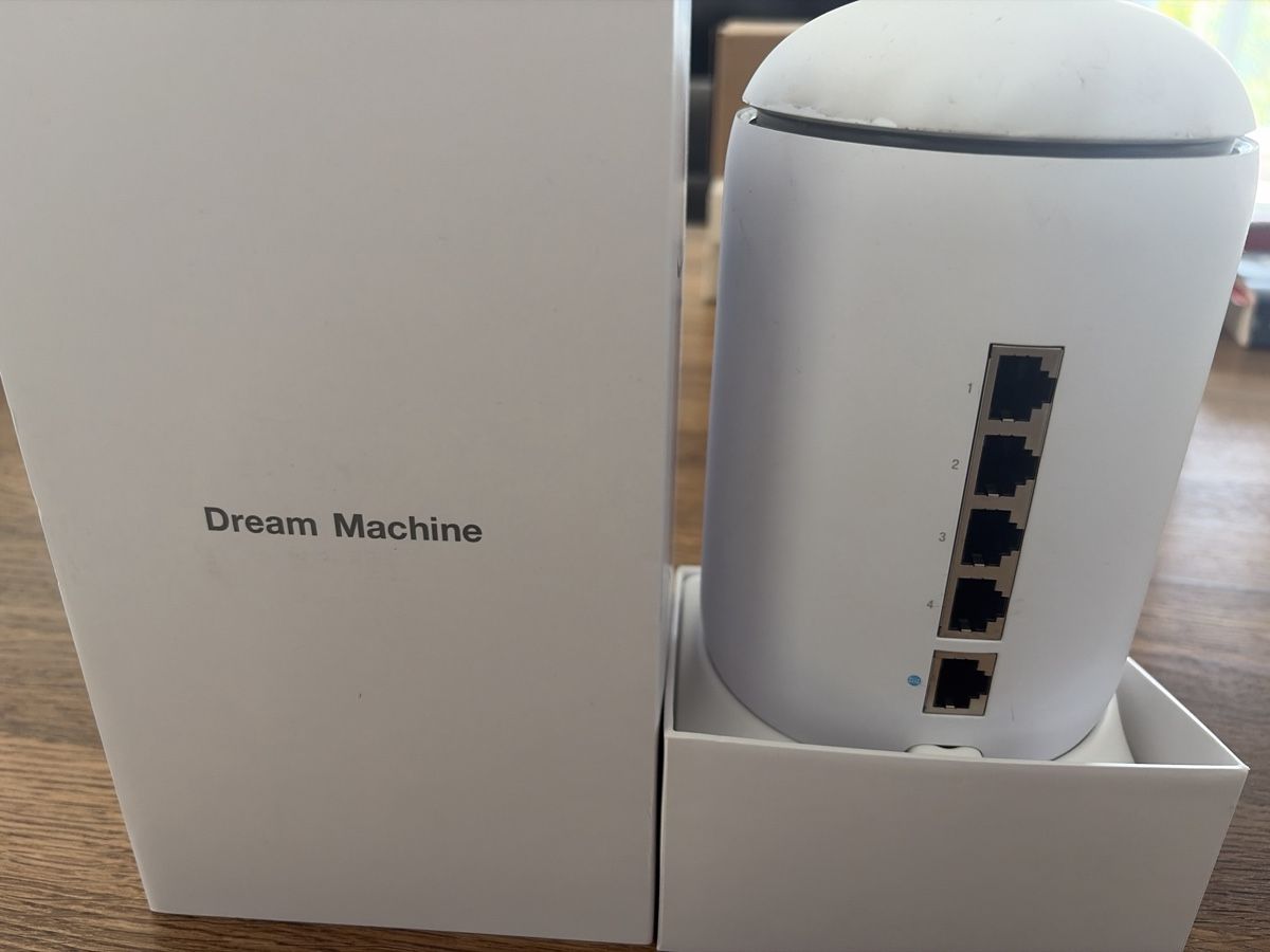 Modem & Router: Ubiquity Unify Dream Machine – Usato da Zürich venduto da hmorgen 2