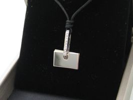 Collier Dinh Van en Or Blanc et orné de diamants.