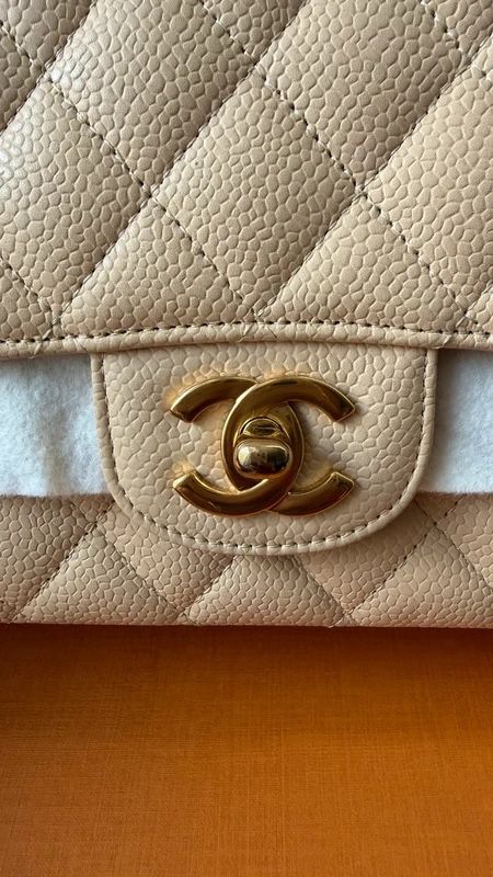 Chanel Borse da donna: Classic Timeless Double Flap Medium Beige Caviar Leather  – Usato da Münchenstein venduto da watchpatrol 5