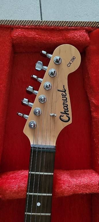 Strumenti musicali: Super E Gitarre Charvel CX290 Inkl Case – Usato da Kloten venduto da sbo_n2th 2