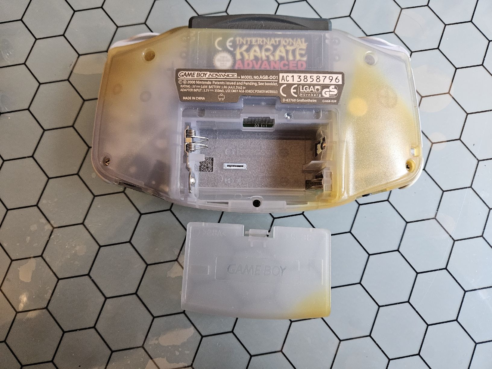 Console Game Boy Advence avec 5 jeux (Defekt) in Genève für CHF 1 – mit ...