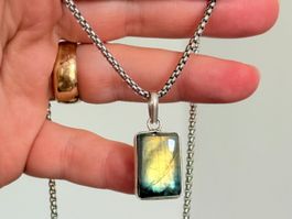Fashionable labradorite necklace