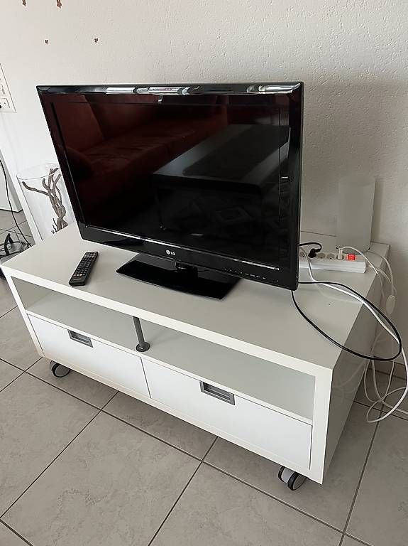 TV Möbel: Fernsehmöbel inkl. Fernseher  – Gebraucht aus Burgdorf von joh_6b9q 3
