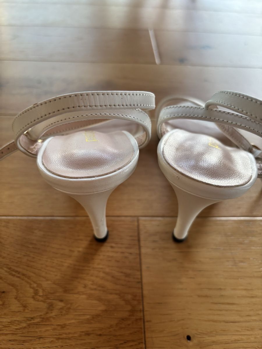 Scarpe da donna: Weisse Sandale von Pretty Small Shoes – Usato da Estavayer-le-Lac venduto da constance-esta 2