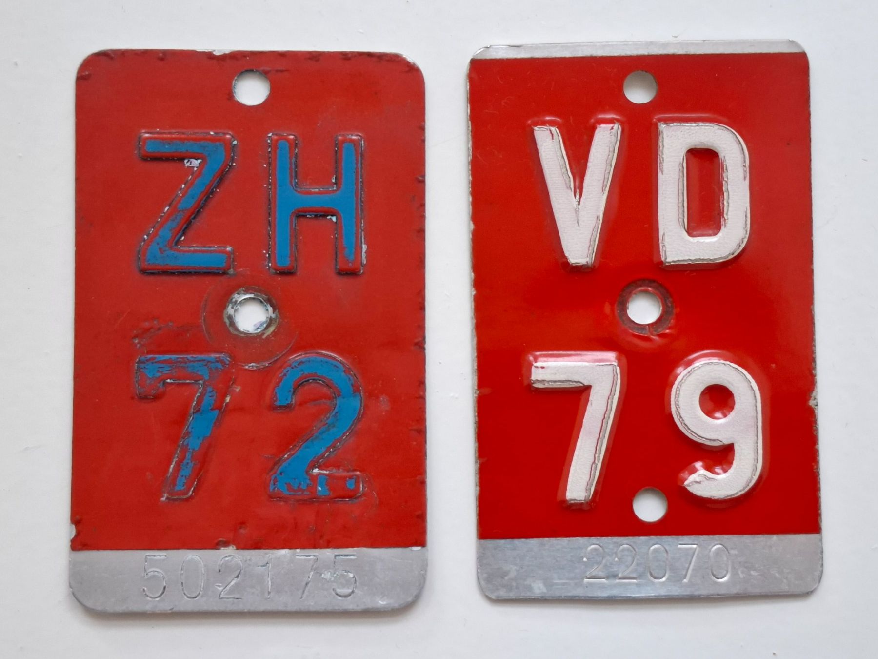 Schilder: Fahrradkennzeichen / Plaques d'immatriculation de vélo – Gebraucht aus Neuchâtel von Grandloupblanc