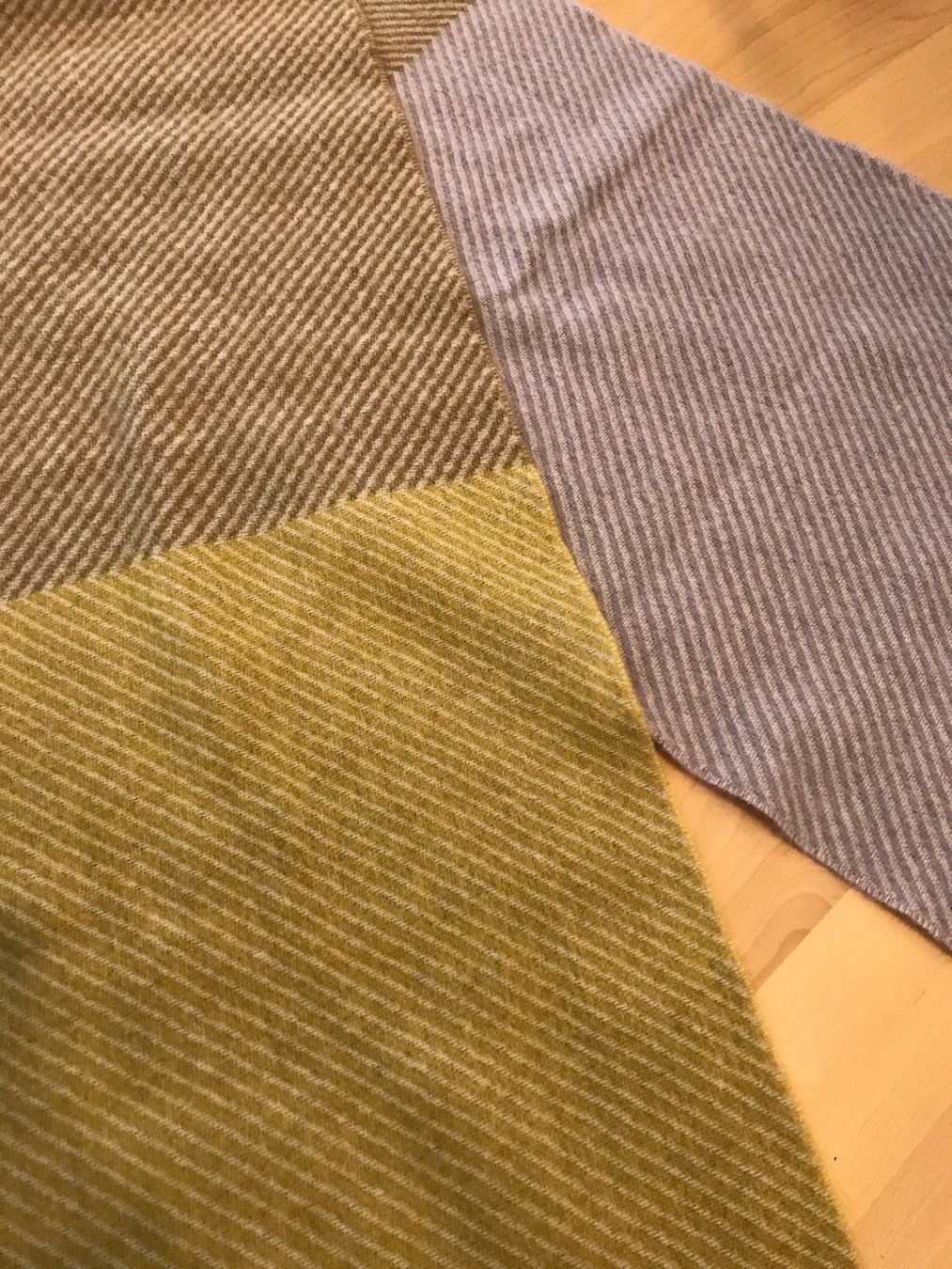 Foulard & Sciarpe: FRAAS Schal aus 100% Schurwolle – Nuovo (secondo la descrizione) da Zürich venduto da zob_ 1