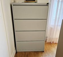 Dokumentenschrank aus Metall mit Schliesssystem 