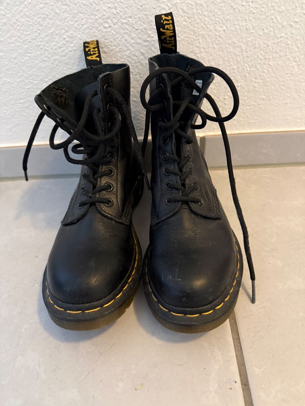 Dr. Martens Scarpe da uomo: Dr. Martens Boot Schwarz 1460 - Gratisversand – Nuovo (secondo la descrizione) da Aarberg venduto da ccdiver 1