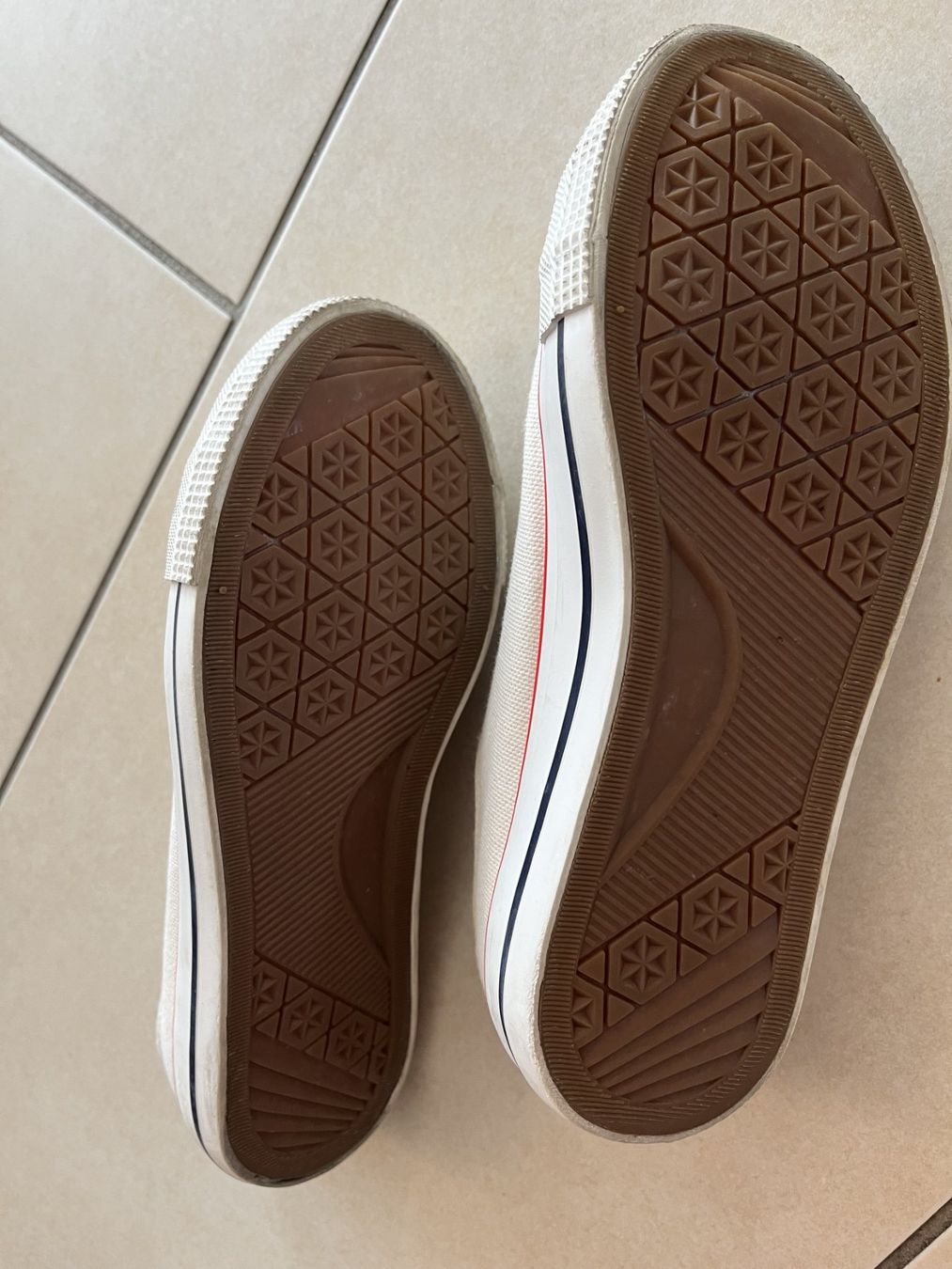 Scarpe per ragazze: Sneaker weiss (neu) Gr. 34 – Usato da Küssnacht am Rigi venduto da icbicb 1