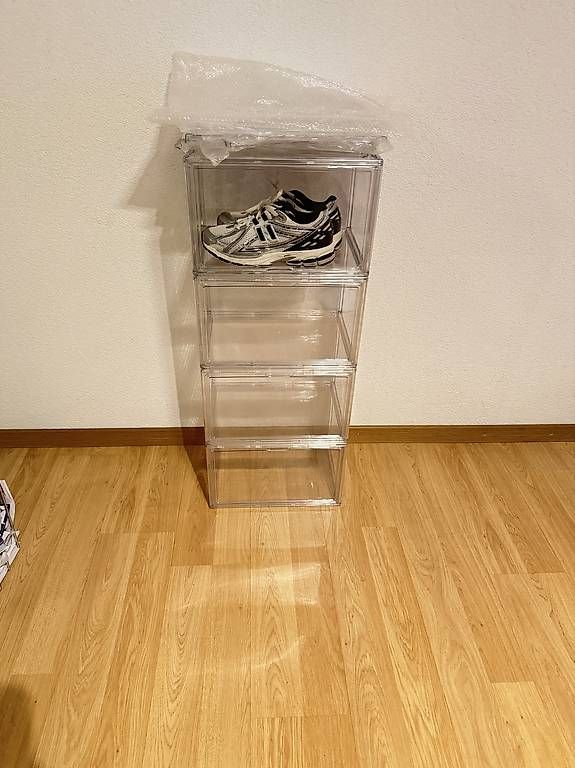 Recipients et similaires: 5 transparente Schuhboxen  stapelbar – D'occasion à Zürich par kikoffset 1