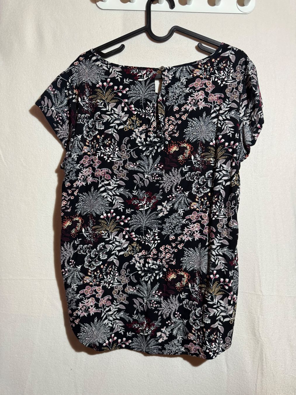 Only Camicette: Schöne Bluse mit Blattmuster von Only Gr: 38 – Usato da Grosswangen venduto da SALE_SALE_SALE 5