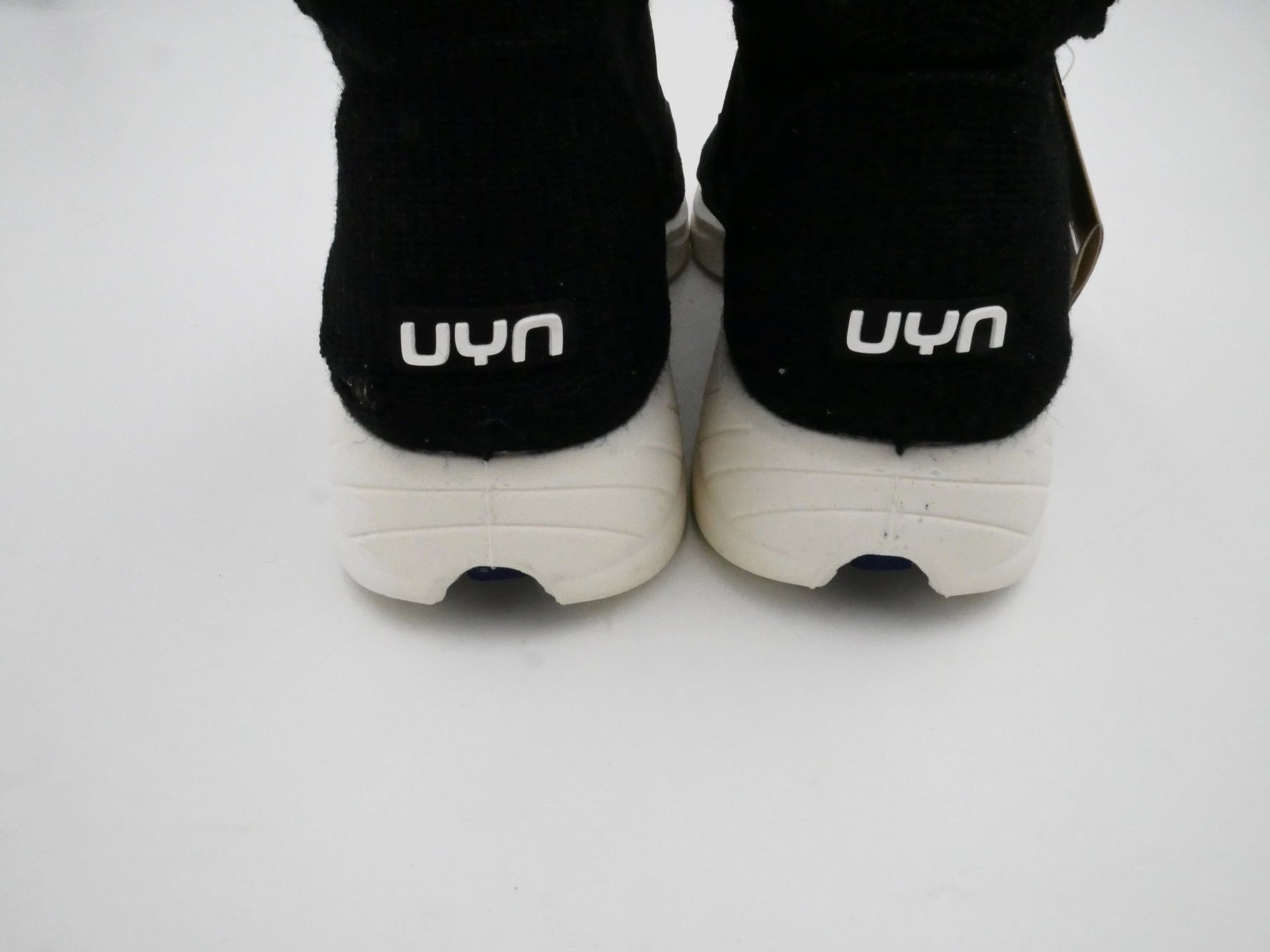 Scarpe da donna: UYN X-CROSS TUNE, OPTICAL BLACK/BLACK, GR. 35 – Nuovo (secondo la descrizione) da Winterthur venduto da Restwert_Winterthur 4