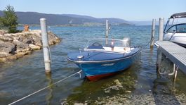 Kleines Motorboot Vega Matador mit Anhänger und Honda 45 PS