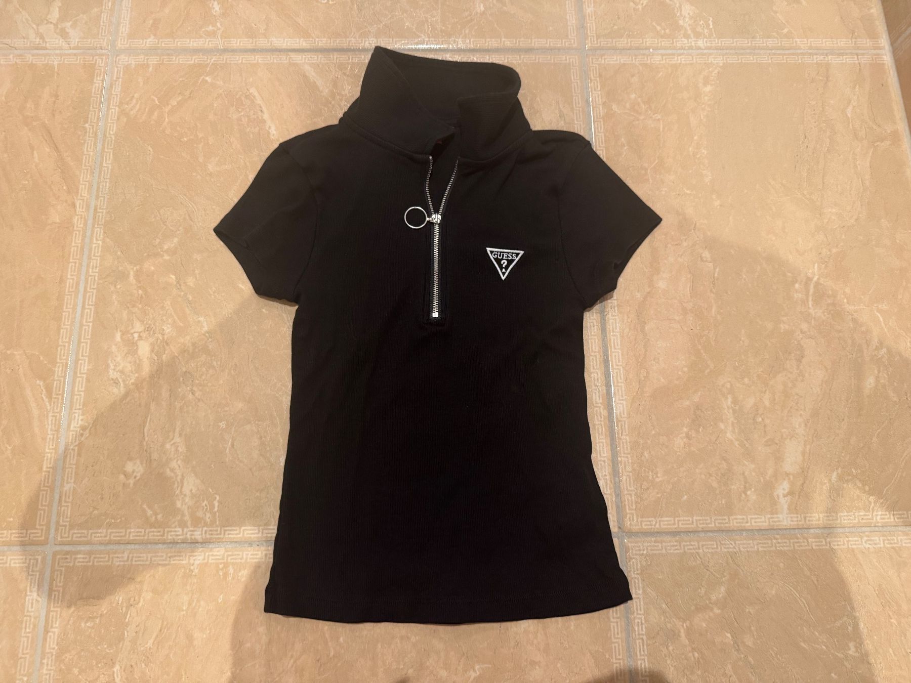 T-shirt: Guess NWT weiches Shirt, S – Usato da Klingnau venduto da Markus14