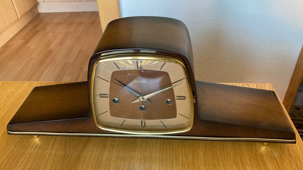VEVOR Vintage Tischuhr Im Kaminuhren-Design – Klassisch Aus MDF, Quarzwerk, Geräuschlos, Kirschholz-Optik