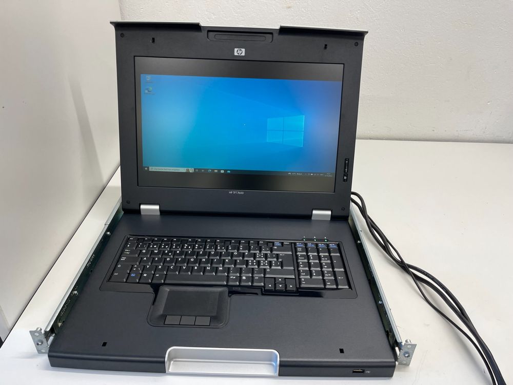 HP TFT 7600 mit HP IP KVM Switch! Kaufen auf Ricardo