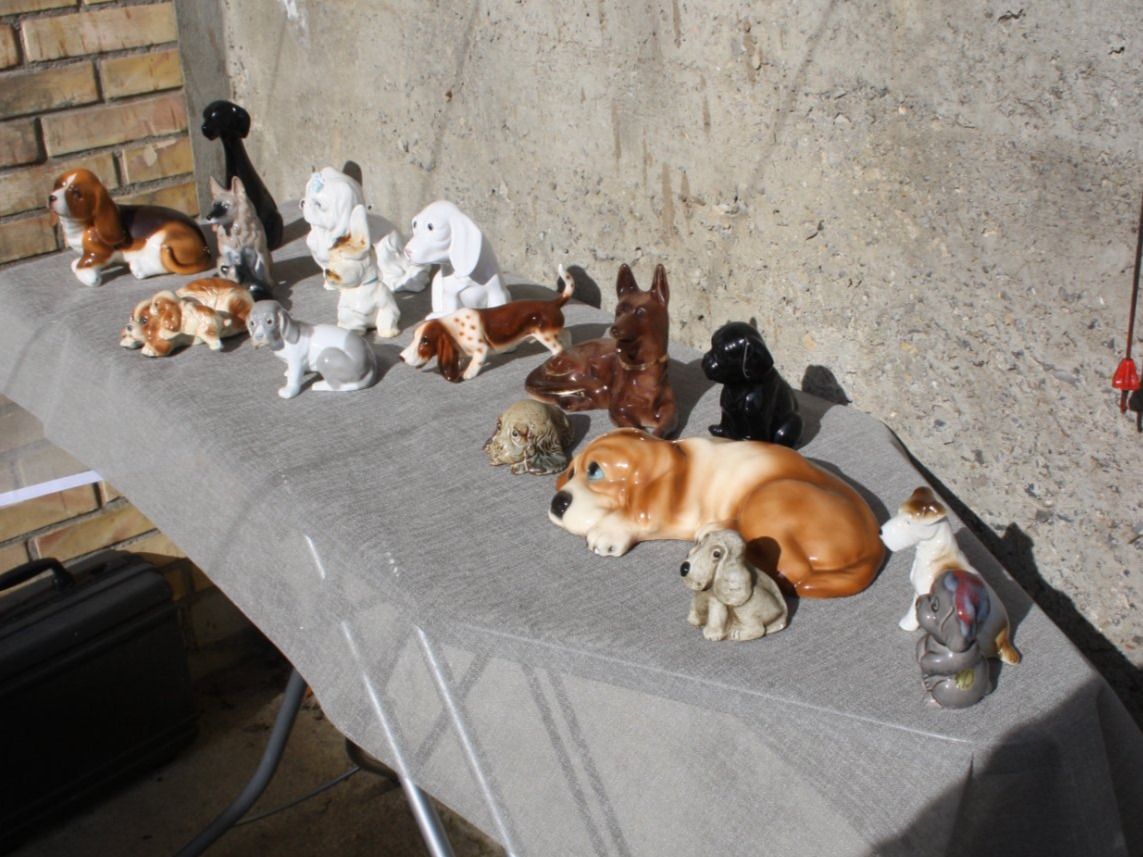 Statuette: HUNDE FIGUR / EN EINE GANZE SAMMLUNG – Usato da Wauwil venduto da Pneuedy 8