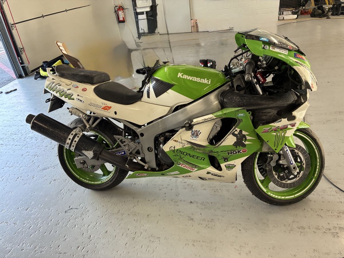 Strada: Kawasaki Ninja ZX-6R – Usato da Fiesch venduto da cheera33