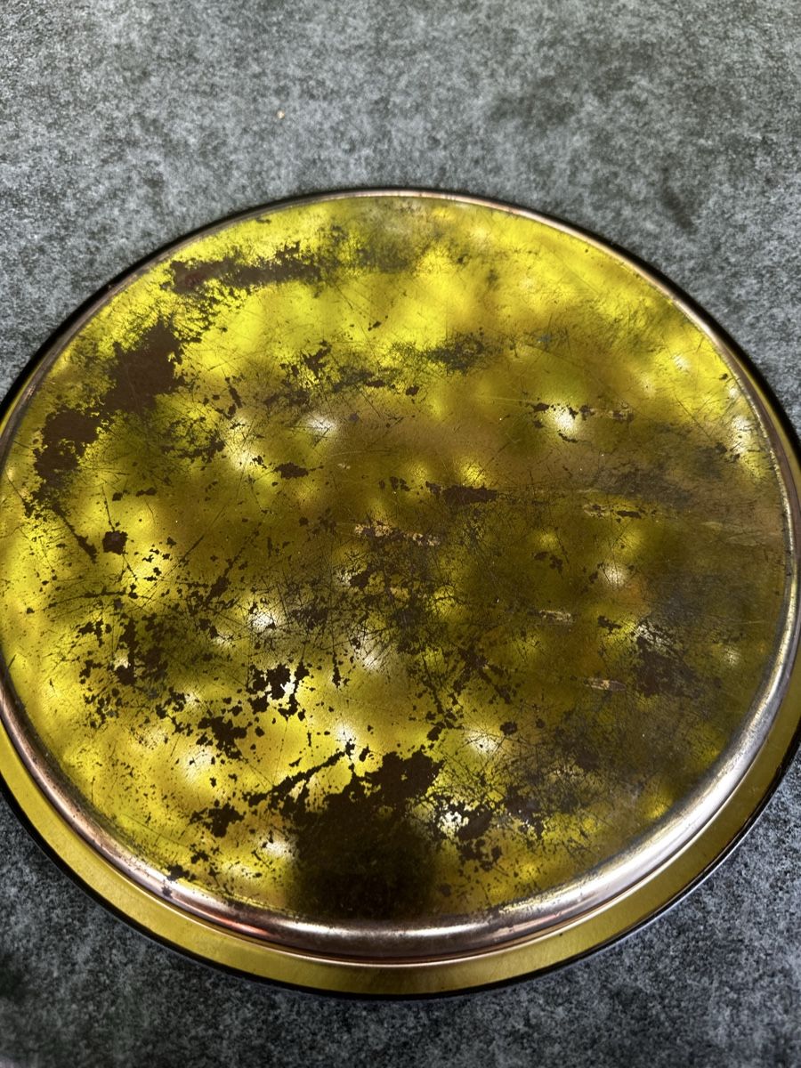 Servierplatten: Uraltes Serviertablet aus Blech – Gebraucht aus Starrkirch-Wil von charlywatson 1