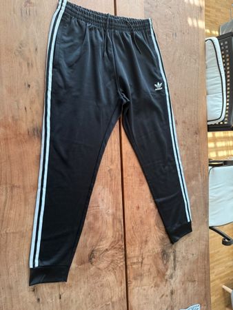 Adidas Trainingshose schwarz Grösse M guter Zustand