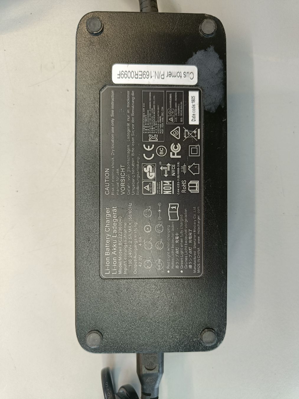 Caricabatterie: Lithium Ladegerät für Ebike – Nuovo (secondo la descrizione) da Linden venduto da minisina1997 1
