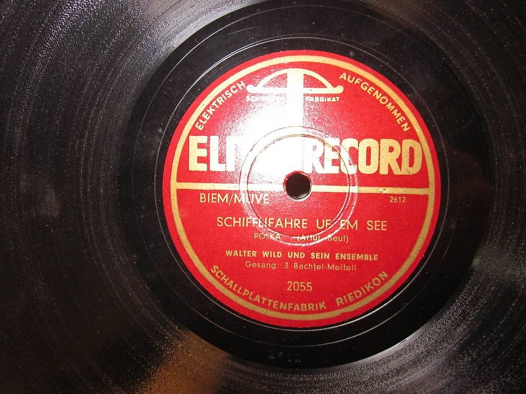 Schallplatten: 3 Disques 78 tours (374) – Gebraucht aus la Chaux-de-Fonds von Lampe 3
