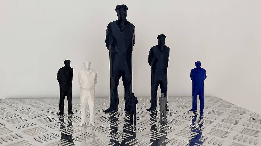 Sculture & Statue: Umarell in stile Low-Poly  Vari colori e dimensioni – Usato da Minusio venduto da Goosegus65 1