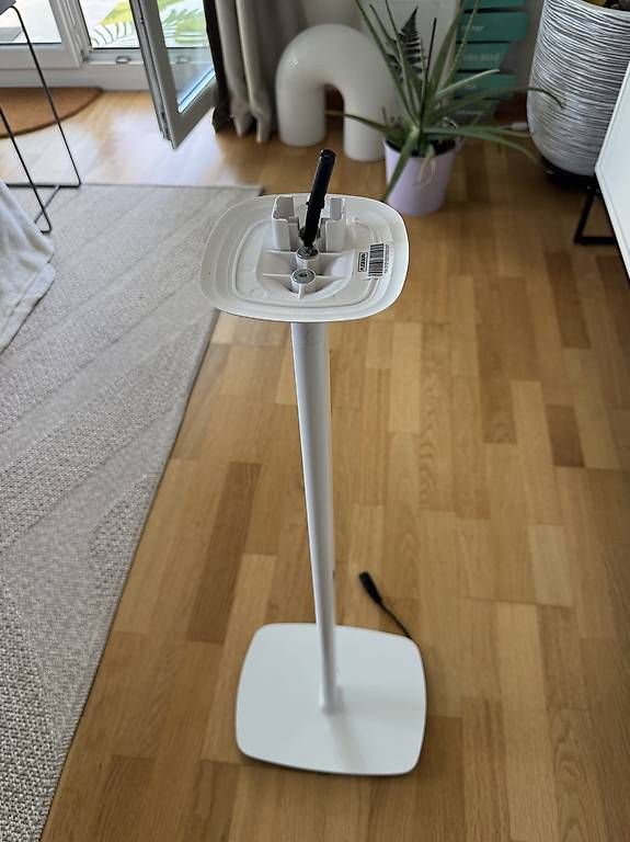 Wandhalterungen: Flexson Sonos ONE Floor Standfuss in Weiss – Gebraucht aus Wallisellen von Ceno_ZH