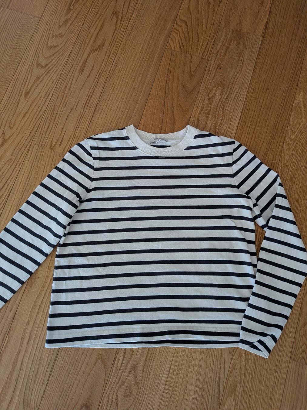 Cos T-Shirts: Gestreiftes COS Langarmshirt – Gebraucht aus Winterthur von Prishy 3