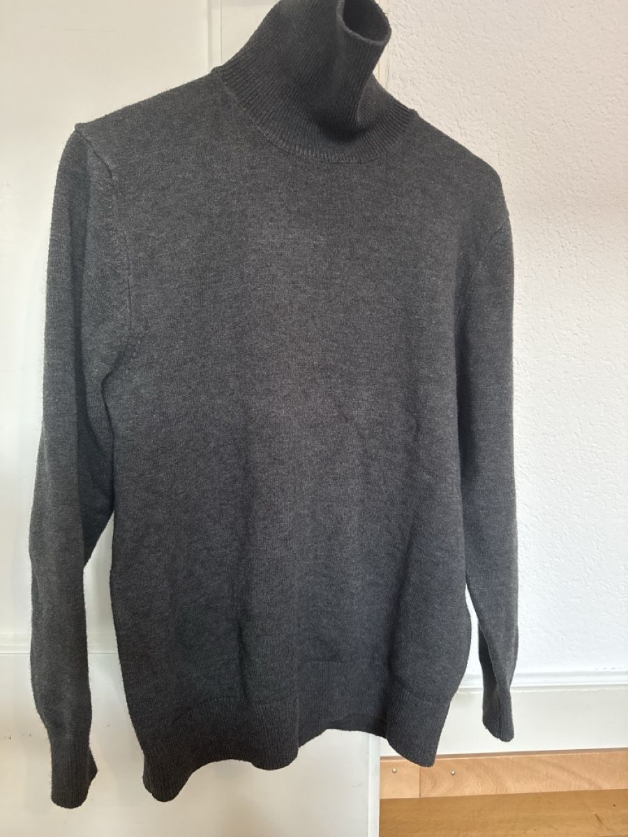 Pullover & Sweatshirts: Rollkragenpullover  – Gebraucht aus Bern von flo_bhz9